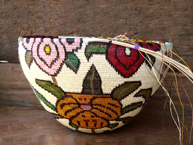 flower Wounaan basket in progress