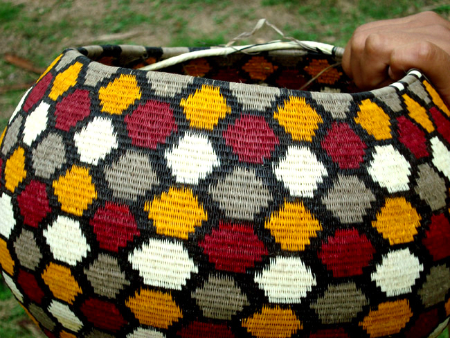 honeydomb Wounaan basket in progress